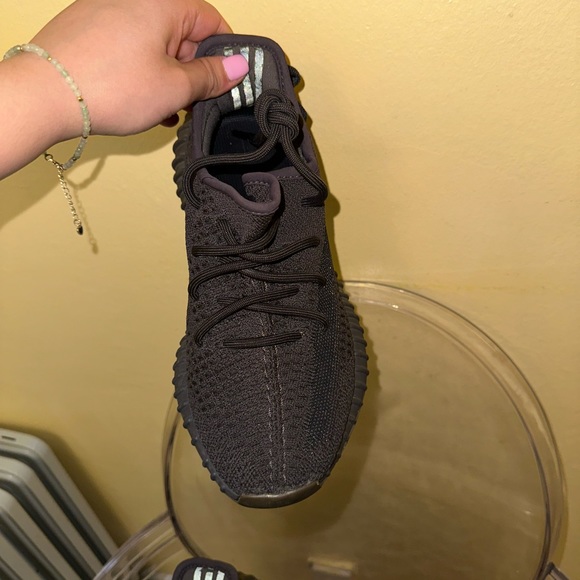 Yeezy - Picture 8 of 11